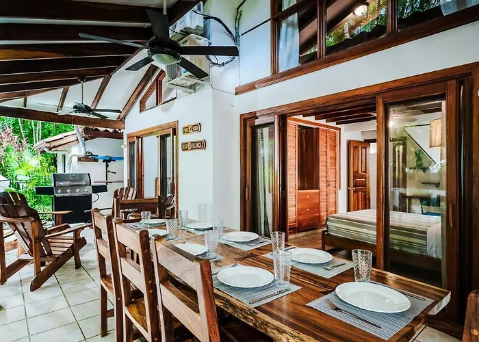 Сasa de vacaciones 150 Ft To & Surf - 3 Bedroom House & Pool