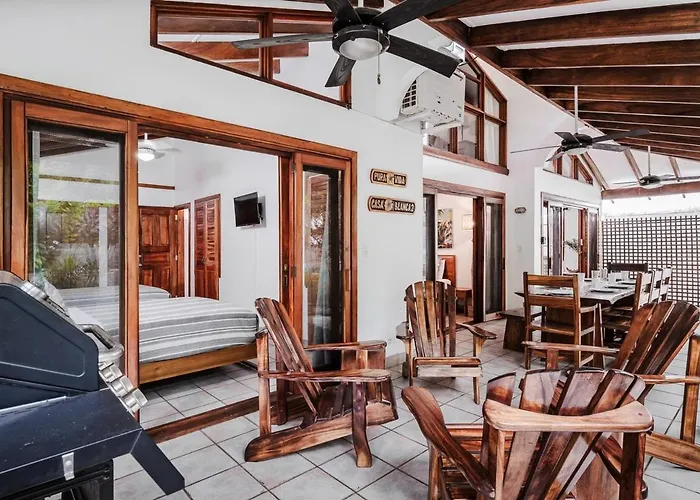 150 Ft To & Surf - 3 Bedroom House & Pool *