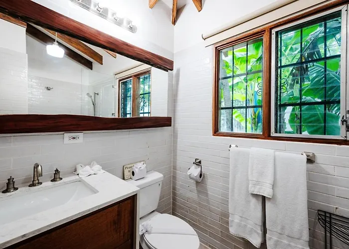 150 Ft To & Surf - 3 Bedroom House & Pool
