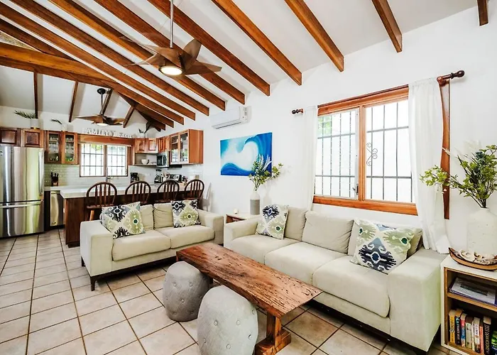 Сasa de vacaciones 150 Ft To & Surf - 3 Bedroom House & Pool